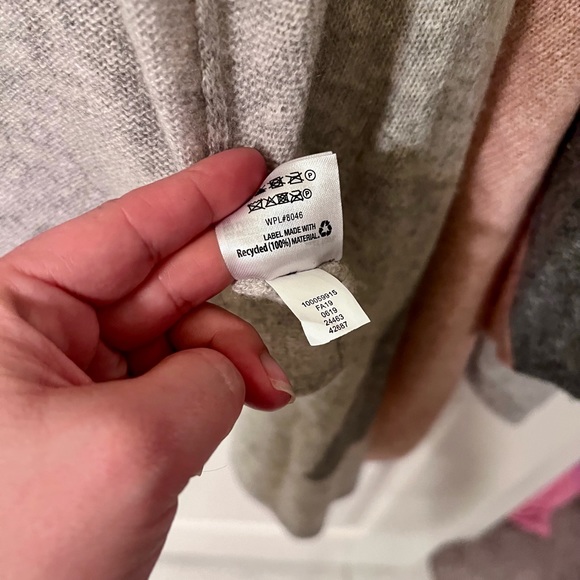 Charter Club Luxury 100% Cashmier One Size Gray Pink Shawl. - Picture 8 of 8